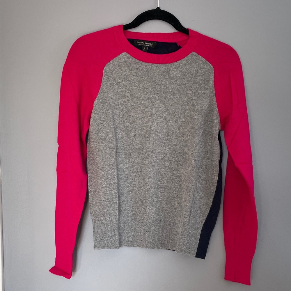 Banana Republic Gray and Pink Crew Neck Sweater